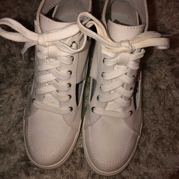 Size 6.5 Wedge style lace up canvas sneaker by Very G. - Picture 3 of 5